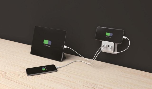 Stikkontakt med 4 USB ladeporter hvit 3
