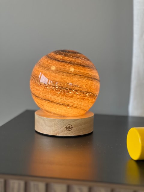 Planet LED oppladbar bordlampe 14,5cm rød 4