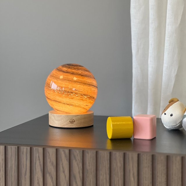 Planet LED oppladbar bordlampe 14,5cm rød 2