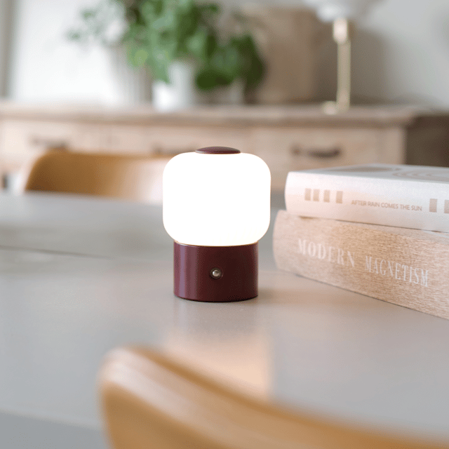 Haven Frost LED oppladbar bordlampe 14cm rød 1