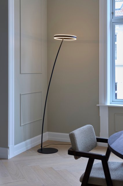 Orbit O-sirkel LED gulvlampe 175cm sort 2