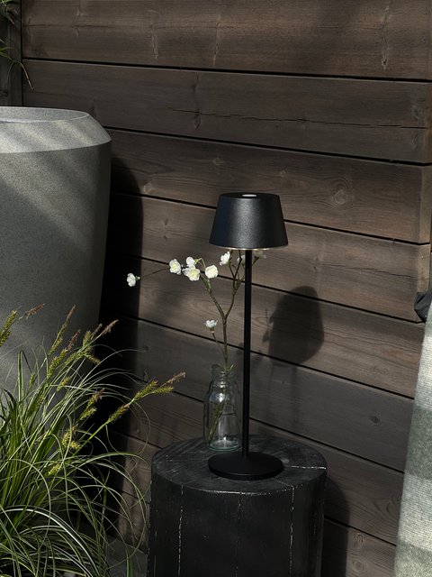 April LED oppladbar utelampe bord IP65 40cm sort 3