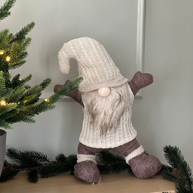 Nikolaus på farten 38cm beige 1